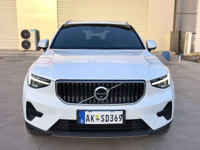 Volvo 沃尔沃XC40, 2021 г., белый, 26 000 км Volvo 沃尔沃XC40, 2023 г., белый, 45 000 км