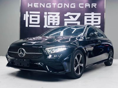 Mercedes-Benz A-Class, 2024 г., красный / фиолетовый, 28 000 км Mercedes-Benz A级 2024 A 200 L комплектация «Стиль»