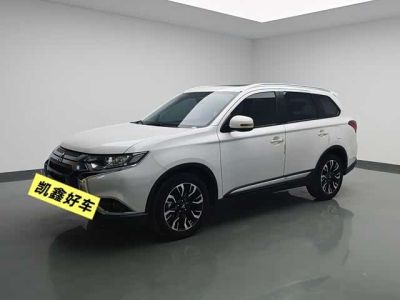 MG ZS, 2021 г., белый, 67 100 км Mitsubishi 欧蓝德, 2021 г., белый, 24 400 км