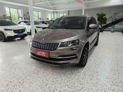 Skoda Karoq, 2023 г., белый, 34 000 км Skoda 柯珞克, 2023 г., шампань / коричневый, 17 000 км