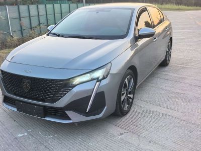 Peugeot 408, 2022 г., серебристый / серый, 50 000 км Peugeot 标致408, 2025 г., серебристый / серый, 10 000 км