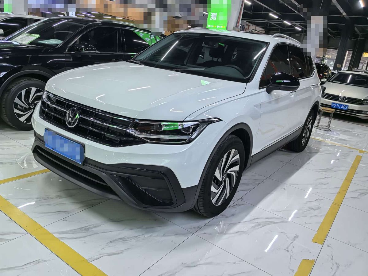 Volkswagen Tiguan L, 2025 г., белый, 10 000 км Volkswagen Tiguan L 2025 исполнение «Чучжун» 300TSI автомат одна ведущая ось комплектация «Лунтэн»
