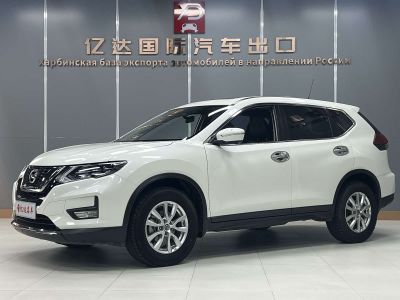 Nissan X-Trail, 2021 г., серебристый / серый, 39 000 км Nissan X-Trail, 2022 г., белый, 48 000 км