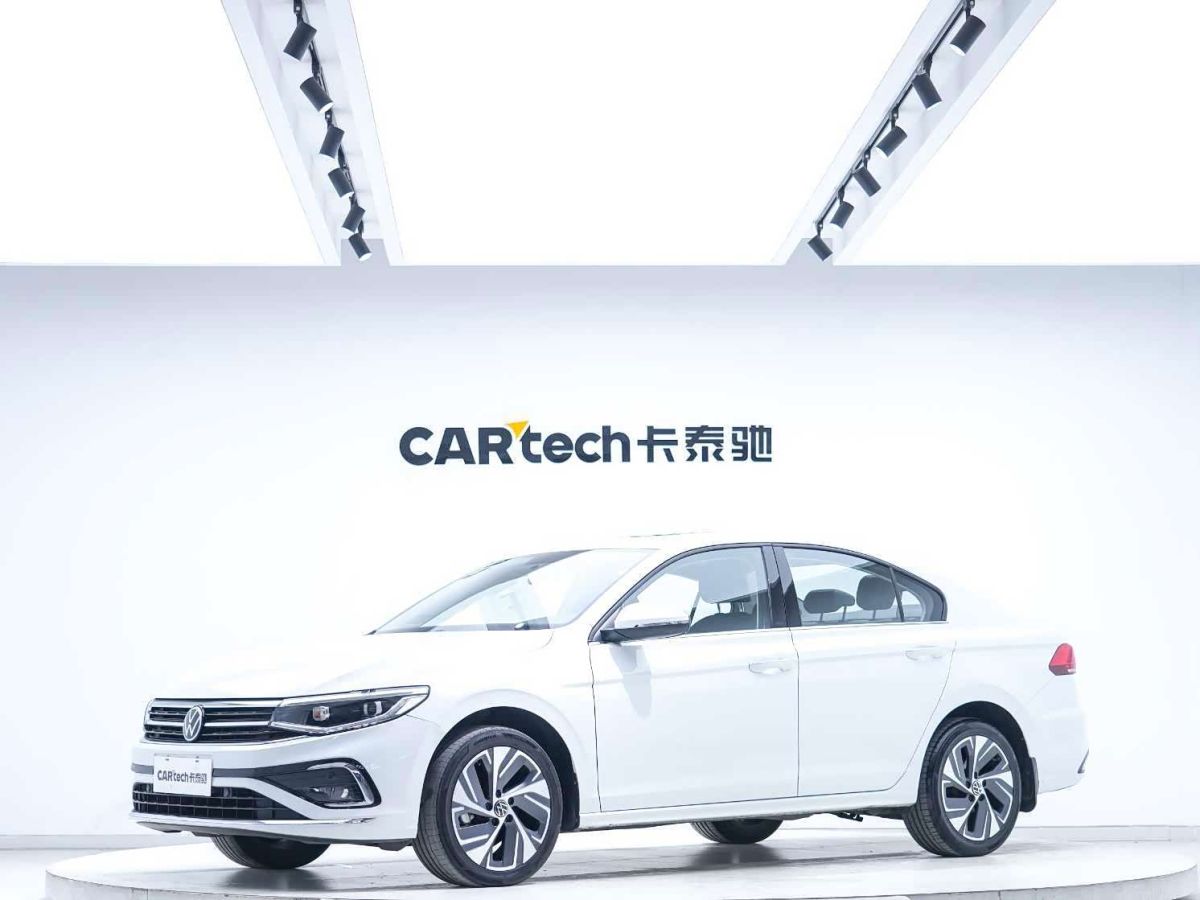 Volkswagen Bora, 2023 г., белый, 50 300 км Volkswagen Bora 2023 200TSI DSG Юэсин PROверсия