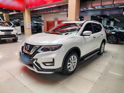 Nissan TIIDA, 2023 г., зелёный, 22 000 км Nissan X-Trail, 2021 г., белый, 34 200 км