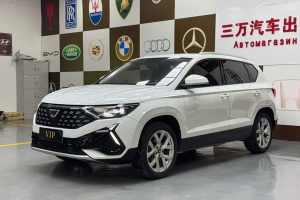 Skoda 速派, 2024 г., чёрный, 13 800 км Jetta 捷达VS5, 2023 г., белый, 37 000 км