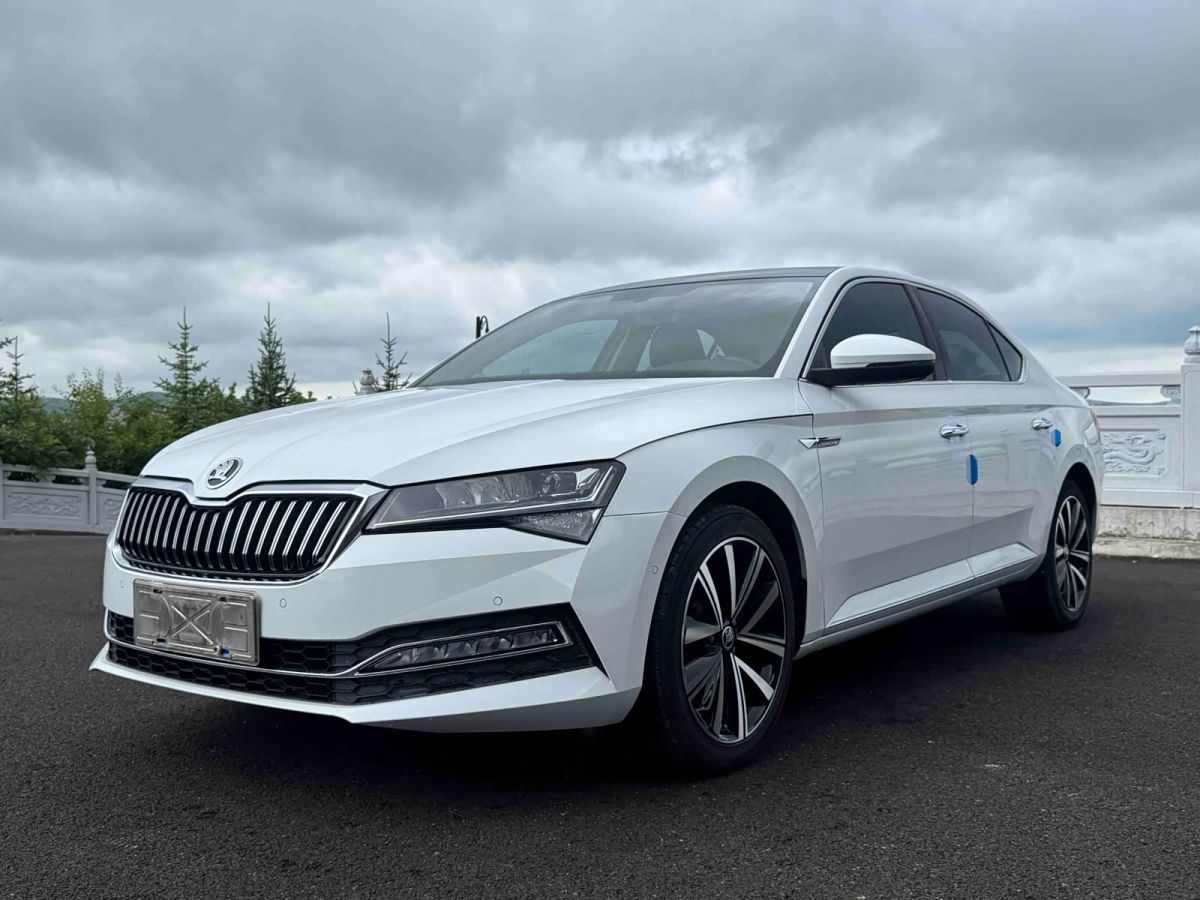Skoda Superb, 2022 г., белый, 52 000 км Skoda 速派, 2022 г., белый, 52 000 км