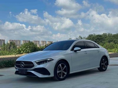 Mercedes-Benz A-Class, 2024 г., белый, 26 000 км Mercedes-Benz A-Class, 2024 г., красный / фиолетовый, 26 000 км