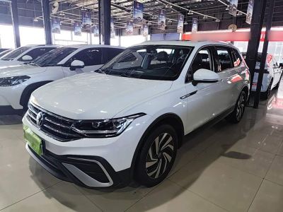 Volkswagen Tiguan L, 2023 г., белый, 42 600 км Volkswagen Tiguan L 2023 300TSI автомат одна ведущая ось комплектация «Умный комфорт»