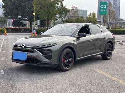 Citroen 凡尔赛C5 X, 2021 г., белый, 57 000 км Citroen 凡尔赛C5 X, 2024 г., шампань / коричневый, 10 000 км