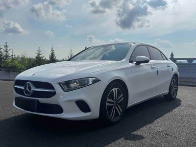 Mercedes-Benz A-Class, 2022 г., белый, 30 000 км Mercedes-Benz A级 2022 A 180 L