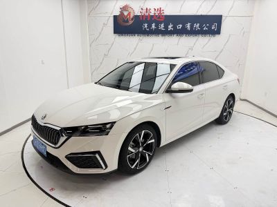 Skoda Octavia, 2021 г., чёрный, 60 000 км Skoda 明锐, 2022 г., белый, 36 000 км