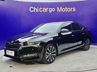 Skoda Superb, 2023 г., серебристый / серый, 35 100 км Skoda 速派, 2023 г., чёрный, 11 000 км