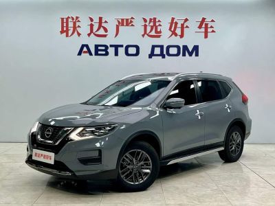 Nissan X-Trail, 2025 г., белый, 8 000 км Nissan X-Trail, 2025 г., серебристый / серый, 200 км