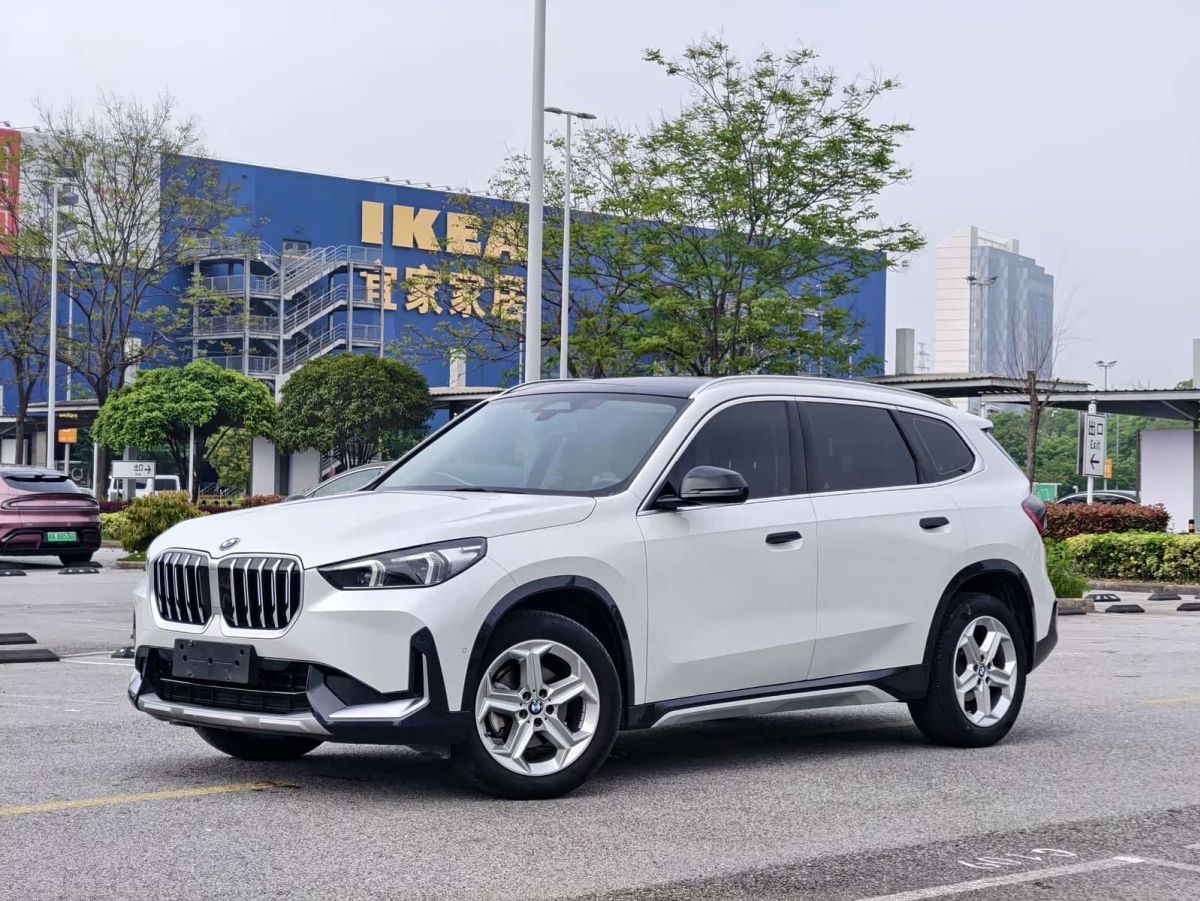 BMW X1, 2023 г., белый, 21 000 км BMW X1 2023 sDrive20Li X设计套装