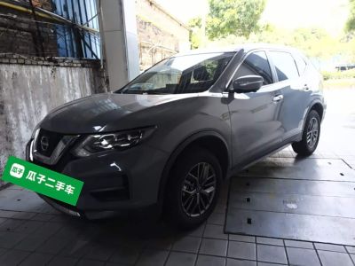 Nissan X-Trail, 2025 г., белый, 8 000 км Nissan X-Trail, 2025 г., серебристый / серый, 15 800 км