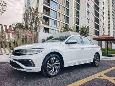 Volkswagen Bora, 2024 г., белый, 76 900 км Volkswagen Bora 2026 200TSI DSG комплектация «Юэсин Навигация»
