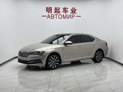 Skoda Superb, 2023 г., белый, 8 000 км Skoda 速派, 2023 г., жёлтый / оранжевый, 35 000 км