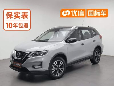 Nissan X-Trail, 2023 г., белый, 28 000 км Nissan X-Trail, 2023 г., серебристый / серый, 38 500 км