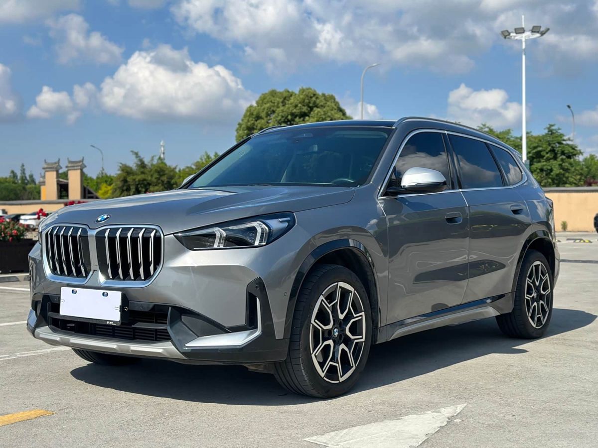 BMW X1, 2023 г., серебристый / серый, 57 000 км BMW X1 2023 sDrive25Li X设计套装