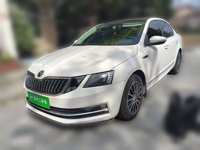 Skoda Karoq, 2024 г., белый, 16 000 км Skoda 明锐, 2021 г., белый, 71 600 км