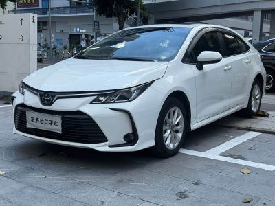 Skoda Superb, 2024 г., чёрный, 8 500 км Toyota Corolla, 2021 г., белый, 53 000 км