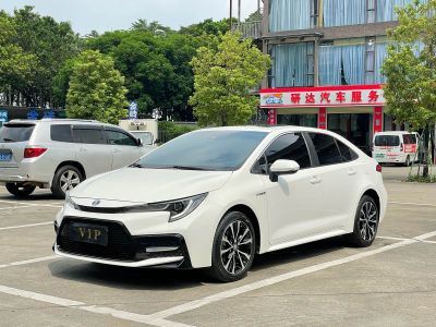 Toyota Levin, 2022 г., чёрный, 52 000 км Toyota Levin, 2023 г., белый, 27 000 км