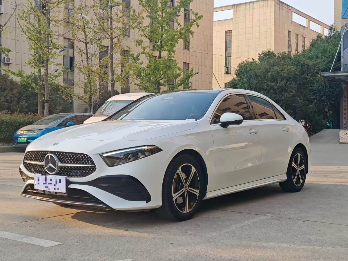 Mercedes-Benz A-Class, 2024 г., белый, 18 000 км Mercedes-Benz A级 2023 A 200 L комплектация «Стиль»