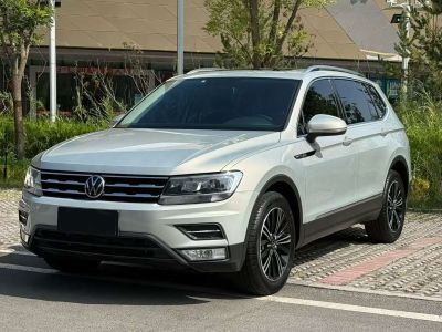 Volkswagen Tiguan L, 2021 г., чёрный, 31 900 км Volkswagen Tiguan L 2021 330TSI автомат одна ведущая ось комплектация «Умный комфорт»