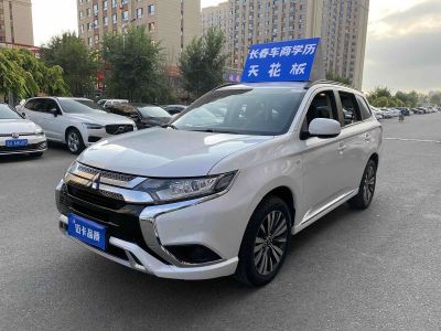 Mitsubishi Outlander, 2022 г., белый, 53 000 км Mitsubishi 欧蓝德, 2022 г., белый, 70 000 км