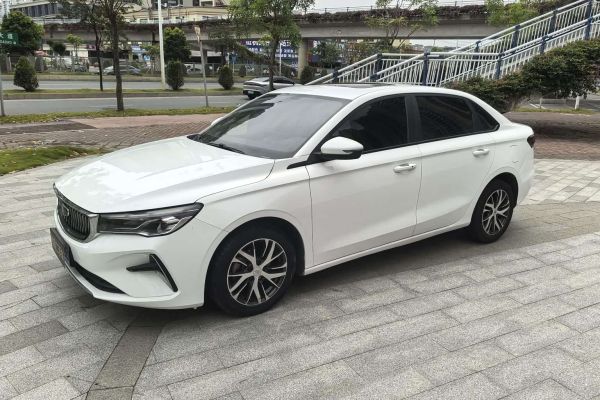 Kia обновлённая версия Ray, 2023 г., белый, 30 692 км Geely 帝豪, 2024 г., белый, 26 000 км