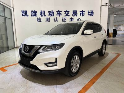 Nissan X-Trail, 2021 г., серебристый / серый, 39 000 км Nissan X-Trail, 2022 г., белый, 26 000 км