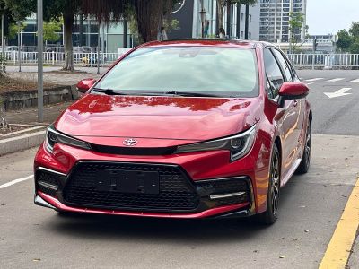 Toyota Corolla, 2024 г., белый, 80 000 км Toyota Levin, 2021 г., красный / фиолетовый, 40 000 км