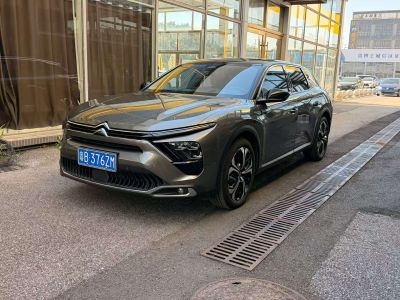 BMW X1, 2026 г., чёрный, 10 600 км Citroen 凡尔赛C5 X, 2022 г., зелёный, 60 000 км