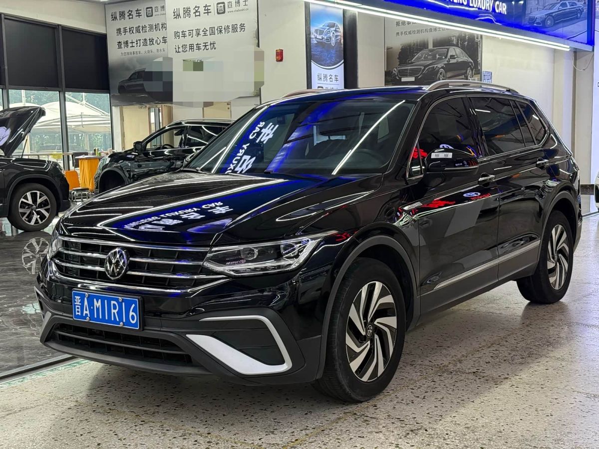 Volkswagen Tiguan L, 2023 г., чёрный, 39 000 км Volkswagen Tiguan L 2023 280TSI автомат одна ведущая ось ограниченная серия «Чаочуан»