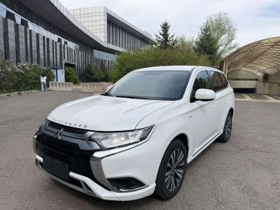 Mitsubishi Outlander, 2022 г., белый, 53 000 км Mitsubishi 欧蓝德, 2022 г., белый, 53 000 км
