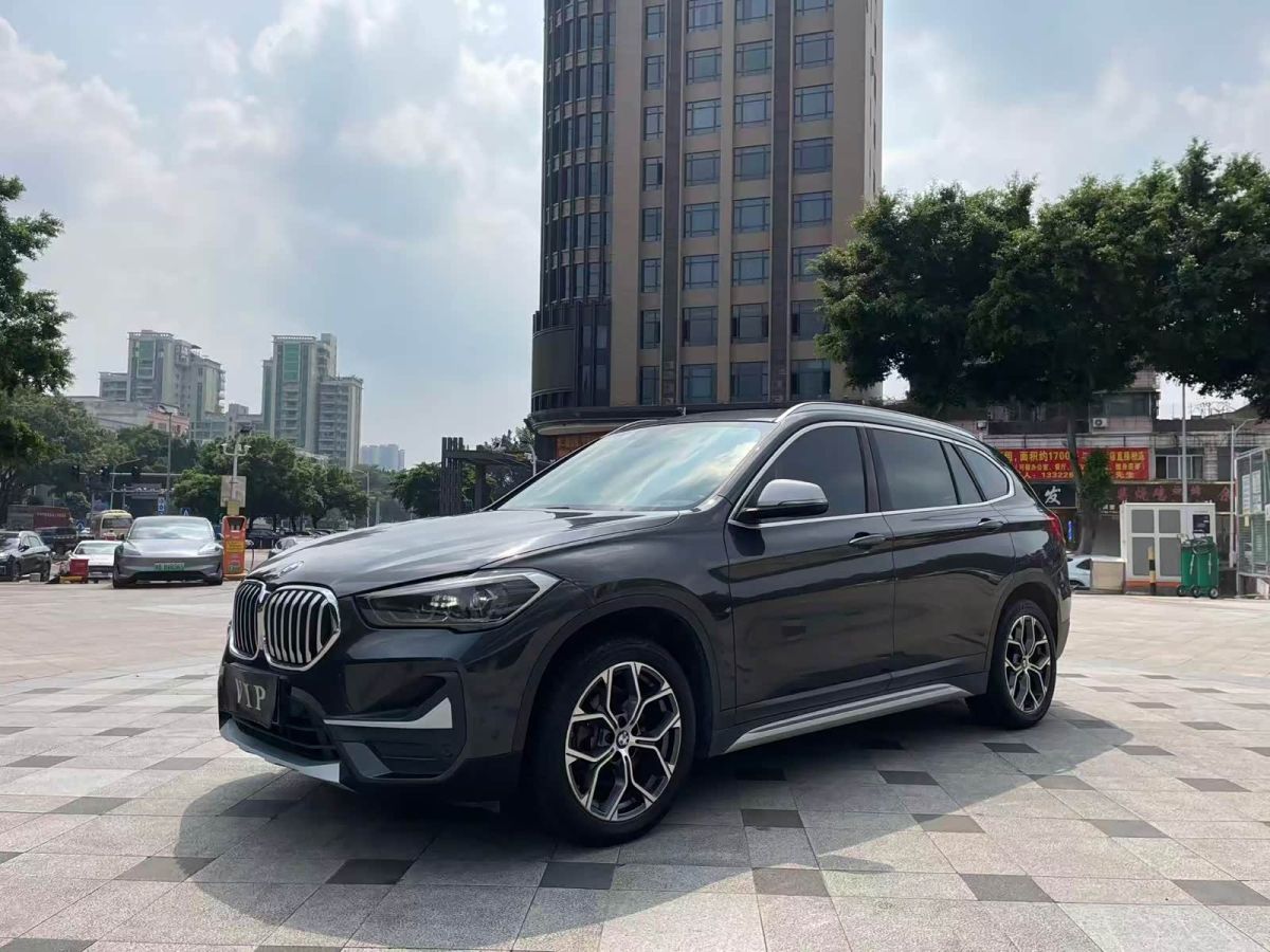 BMW X1, 2021 г., серебристый / серый, 77 000 км BMW X1 2021 sDrive20Li комплектация «Эксклюзив»