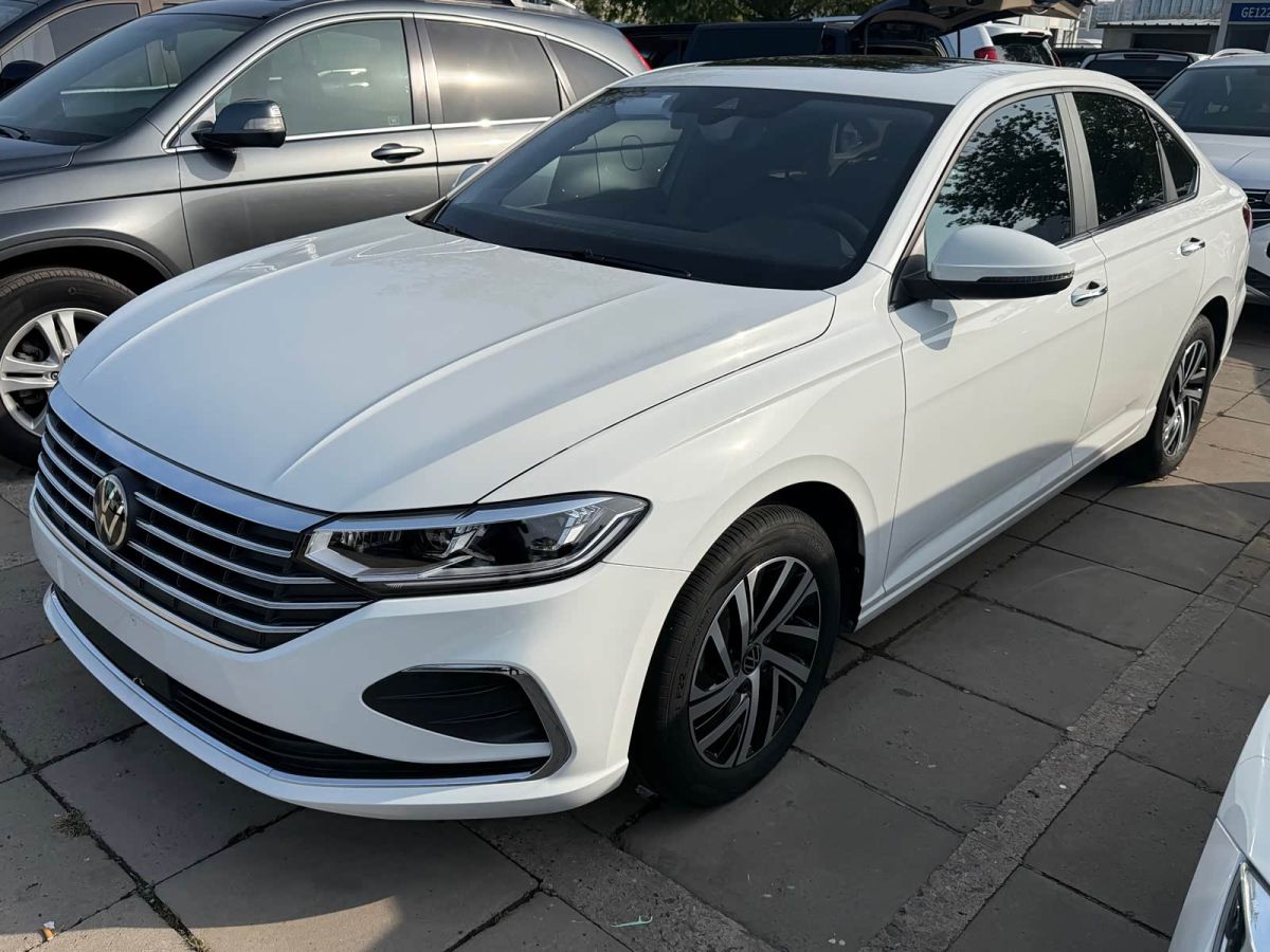 Volkswagen Lavida, 2024 г., белый, 39 000 км Volkswagen Lavida 2023 300TSI DSG комплектация «Маньи»