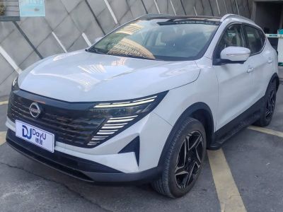 Nissan Qashqai, 2023 г., синий, 41 000 км Nissan 逍客, 2024 г., белый, 12 000 км