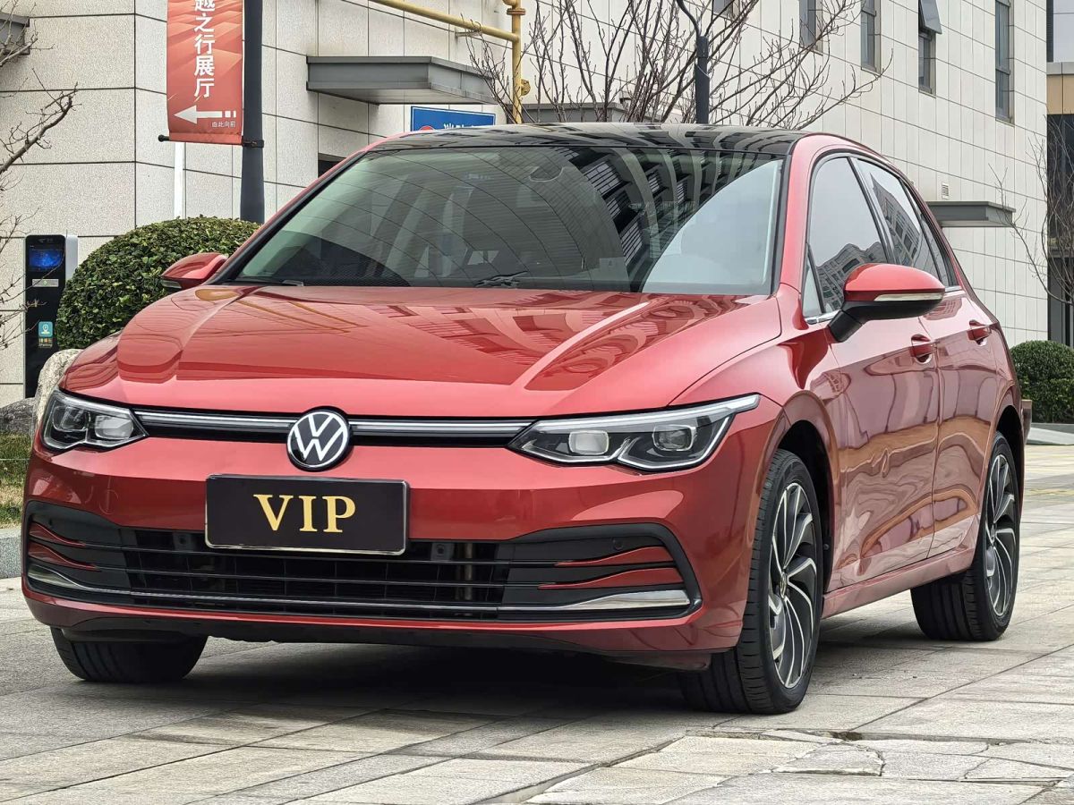 Volkswagen Golf, 2021 г., красный / фиолетовый, 61 000 км Volkswagen Golf 2021 280TSI DSG 30 юбилейная версия