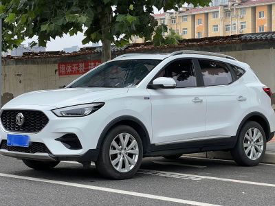 MG MG5 Scorpio, 2022 г., белый, 63 000 км MG 名爵ZS, 2021 г., белый, 45 000 км