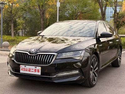 Skoda Octavia, 2023 г., белый, 34 200 км Skoda 速派, 2022 г., чёрный, 58 000 км