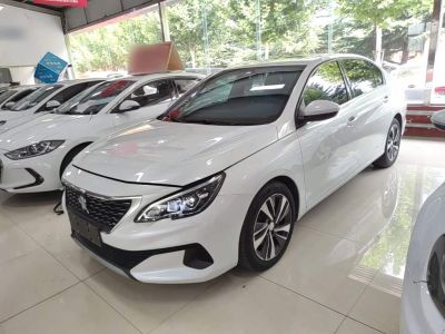 Peugeot 408, 2022 г., серебристый / серый, 50 000 км Peugeot 标致408, 2024 г., белый, 30 400 км