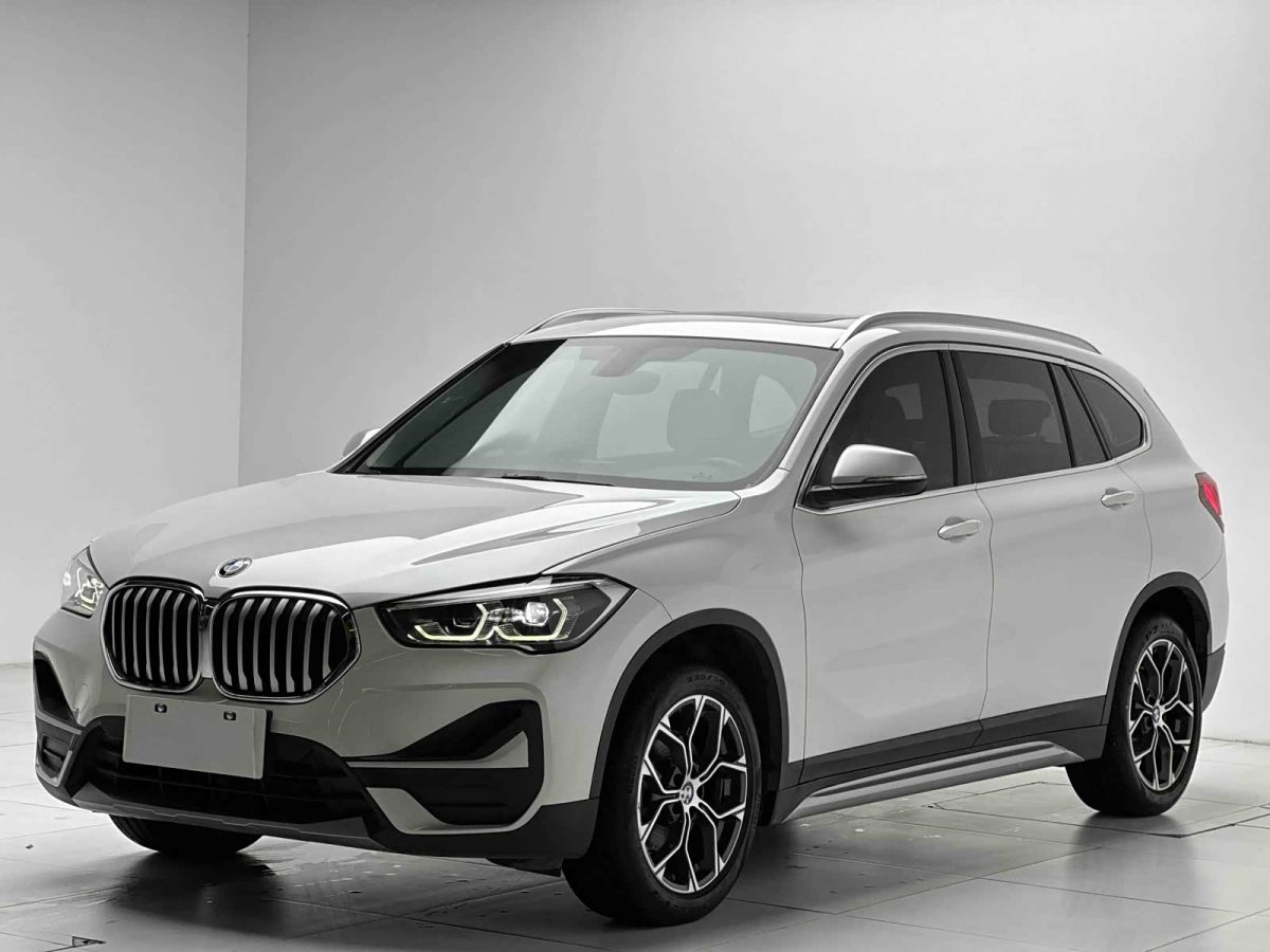 BMW X1, 2023 г., белый, 44 000 км BMW X1 2022 sDrive20Li комплектация «Стиль»