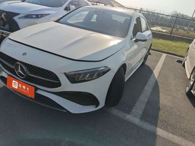 Mercedes-Benz A-Class, 2024 г., красный / фиолетовый, 28 000 км Mercedes-Benz A级 2025 A 200 L комплектация «Стиль»