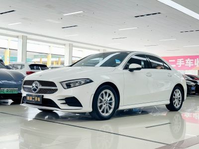Mercedes-Benz A-Class, 2022 г., белый, 30 000 км Mercedes-Benz A级 2022 A 200 L 运动轿车 комплектация «Стиль»