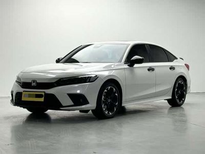 Honda Civic, 2023 г., чёрный, 55 000 км Honda Civic, 2024 г., белый, 39 900 км