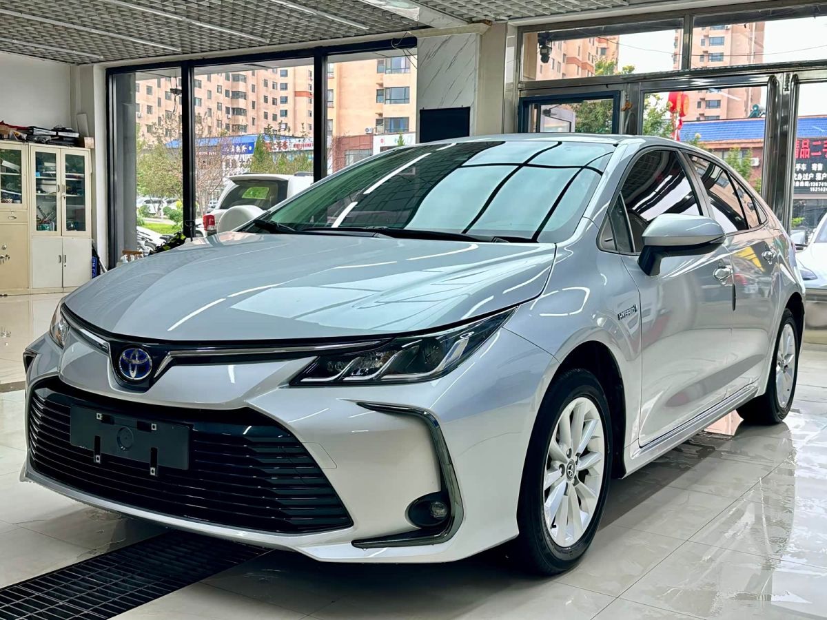 Toyota Corolla, 2022 г., серебристый / серый, 42 000 км Toyota Corolla, 2022 г., серебристый / серый, 42 000 км