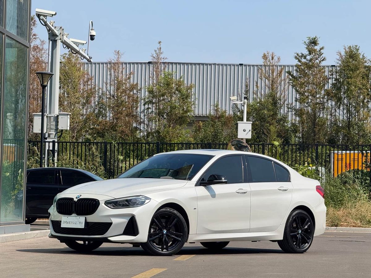 BMW 1 серия, 2022 г., белый, 50 000 км BMW 1 серия 2021 125i пакет M Sport, исполнение «Ночь»