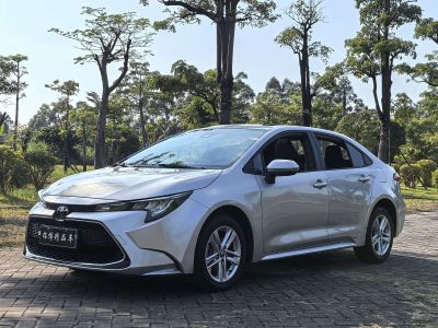 Toyota Corolla, 2024 г., белый, 80 000 км Toyota Levin, 2021 г., серебристый / серый, 27 000 км
